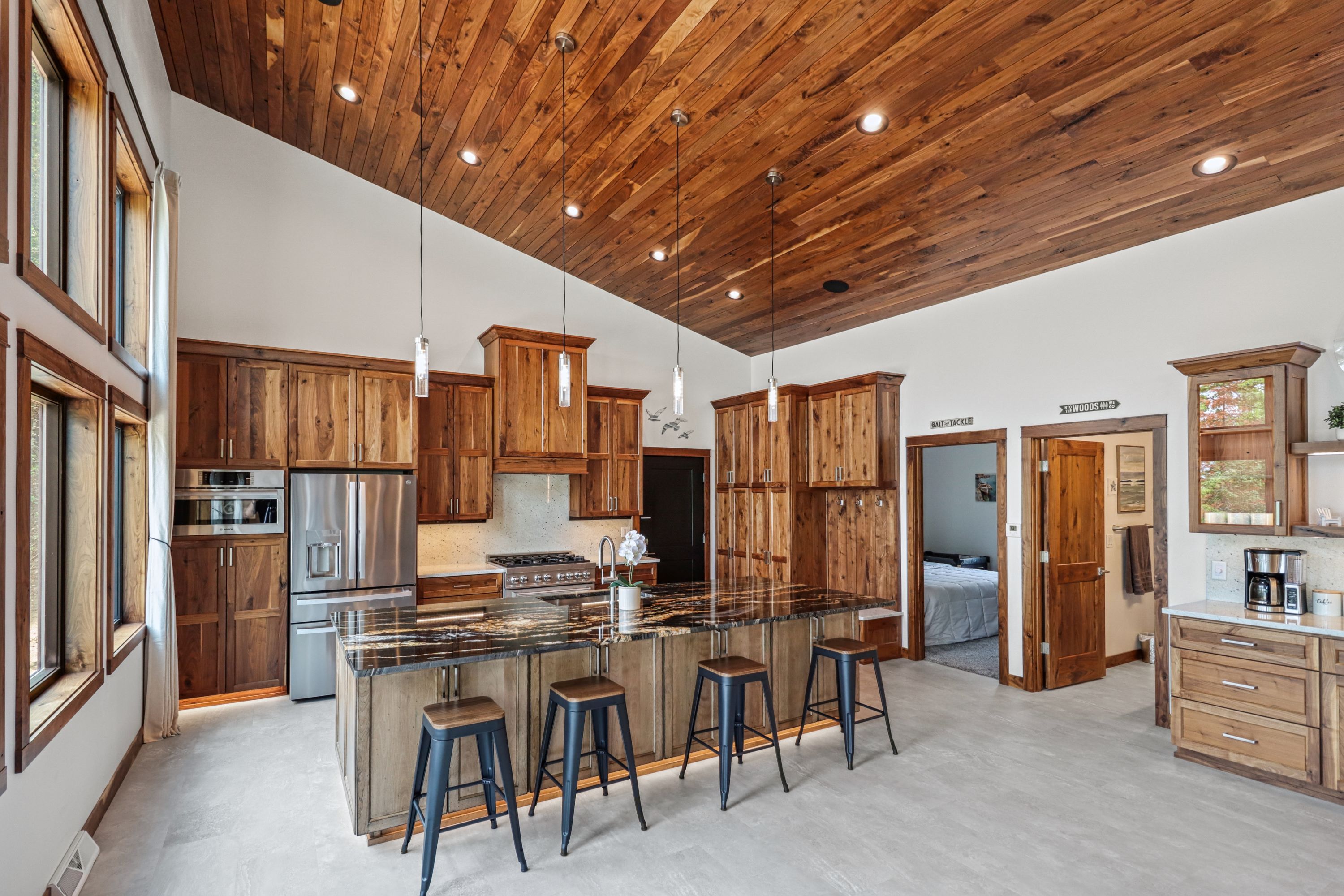 Lakeview Paradise - Lakefront Retreat